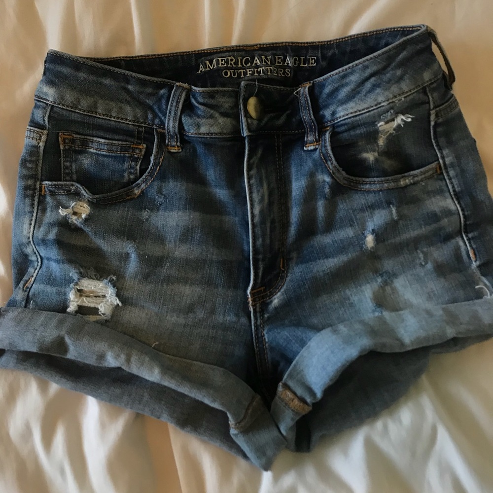 Ripped American Eagle Highrise Lightwash Shorts
